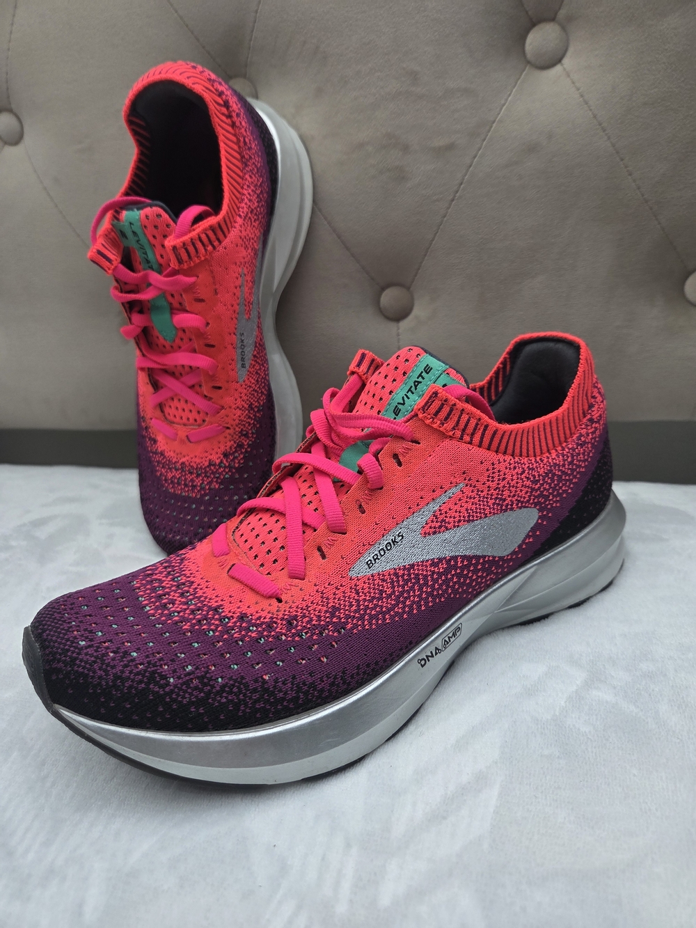 Brooks Levitate 2 Women’s Size 8 Pink Purple Running Shoes DNA AMP